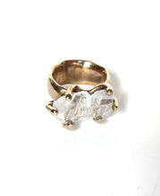 Oblong Faden Quartz ring